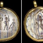 A ROMAN GOLD AND BANDED AGATE MAGICAL PENDANT CIRCA 3RD-4TH CENTURY A.D.
