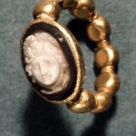 Gold finger-ring set with a sardonyx cameo engraved with a head of Medusa