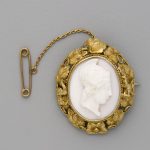 Gold brooch set with Italian shell cameo