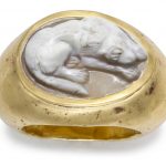 A ROMAN GOLD AND AGATE CAMEO FINGER RING WITH A DOG CIRCA 2ND-3RD CENTURY A.D.