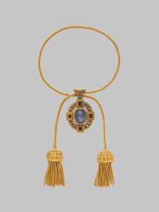 Necklace with cameo of Veronica's Veil